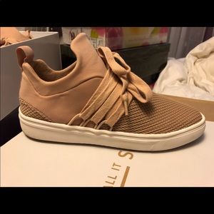 Steve Madden blush lancers